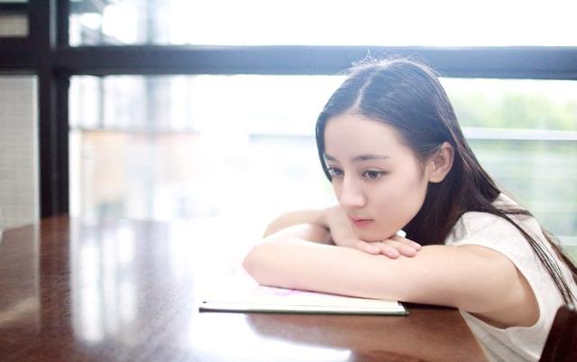 张柏芝小时候:四十岁女人张柏芝是如何成为近期“说谎成瘾”的人的