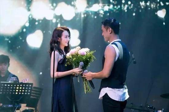 王绍伟:明道在节目里和王鸥大肆秀恩爱、搞暧昧，他的现实女友会怎么想？