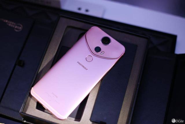 头条问答 - 保千里达令手机今天发布的手机怎么样?(1个回答)