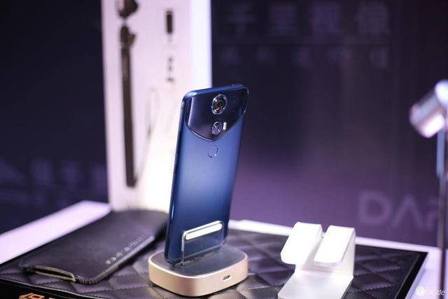 头条问答 - 保千里达令手机今天发布的手机怎么样?(1个回答)