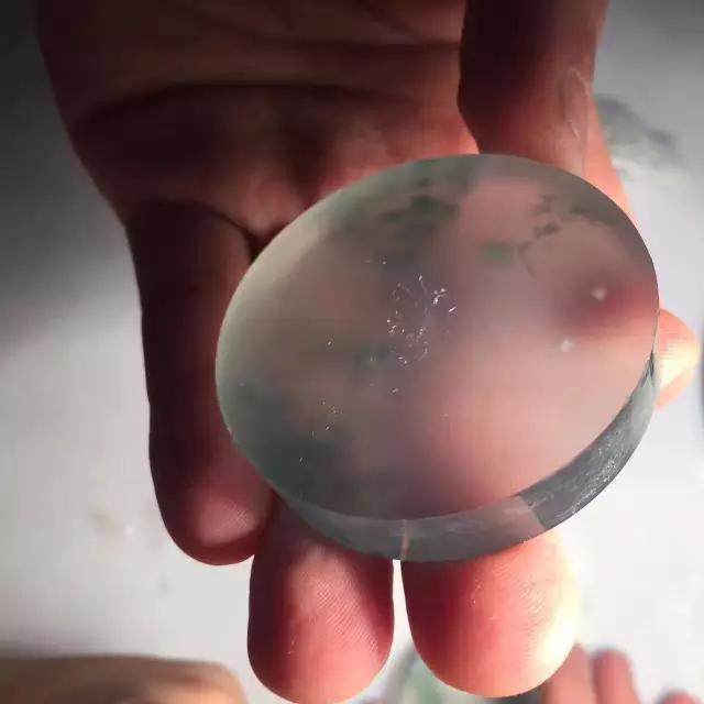 制作玉石手镯,极品翡翠手镯是如何制作出来的，你知道吗？