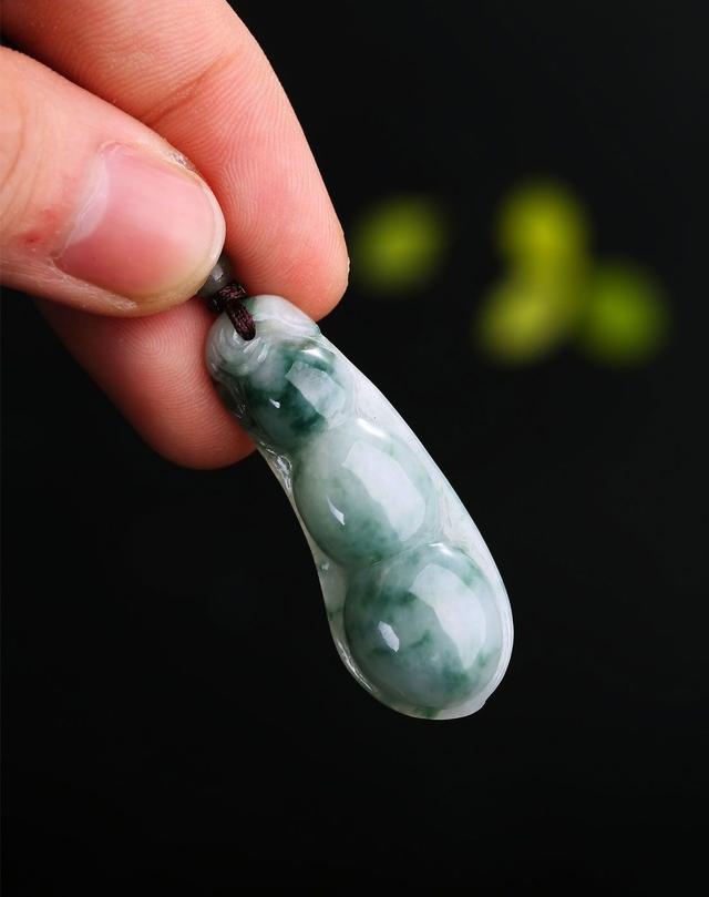 女人戴玉对身体有什么好处,戴玉制品有利于身体健康吗？