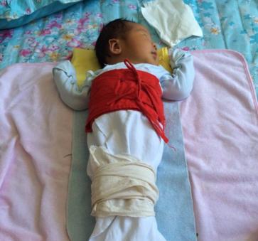 文颐造假:孩子到底需不需把尿，为什么？在什么时候把尿合适？