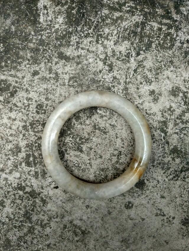 100年以上的老玉镯价值,三百多年前的玉镯真品是否值钱？