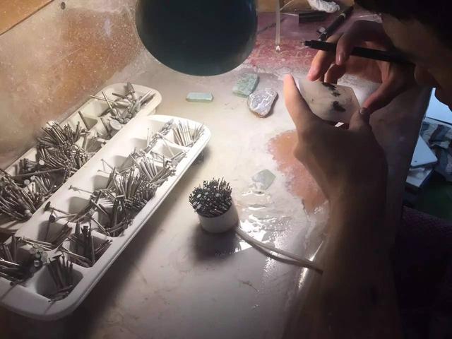 加工一块玉石得多少钱,和田玉玉雕的工费怎么算？