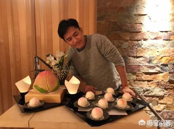 刘嘉玲被绑事件:刘嘉玲为梁朝伟庆生，为啥33年可以不重样