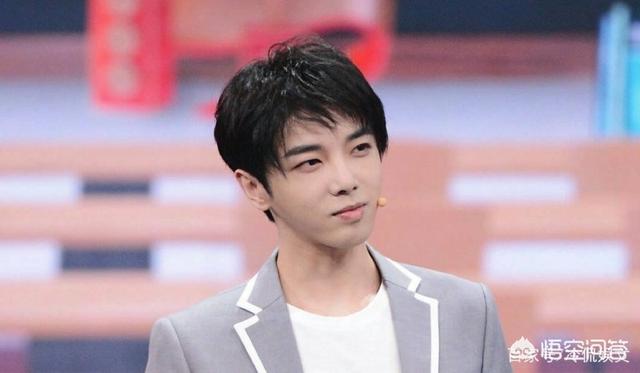郭碧晨:电影《长津湖》中杨根思为什么抱着炸药包冲过去而不直接扔？