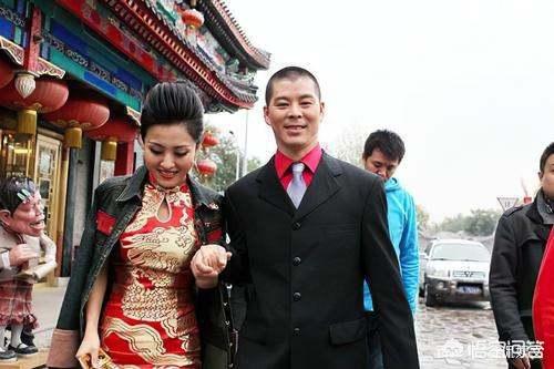王小虎二人转:赵本山为捧他带上春晚，依旧没有起色，却跟女徒弟结婚，他是谁？