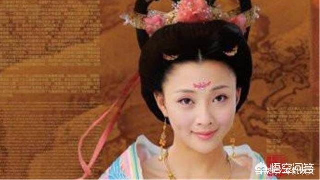 杨丽萍侄女小彩旗:杨丽萍10年都戴帽子,还以为是装饰品,摘下帽子后,你啥感觉