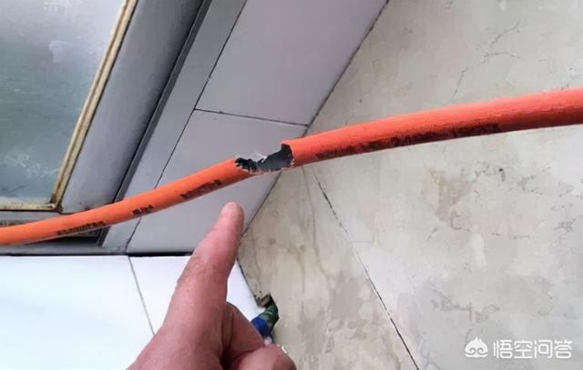 沈阳一饭店发生燃气爆炸，是什么导致的燃气爆炸时怎么自救