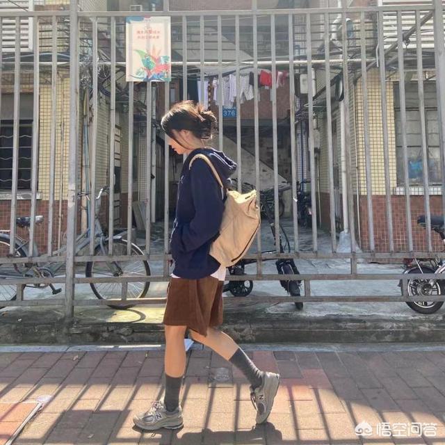 淘宝忠犬小八家模特小兮:大家喜欢穿什么品牌的卫衣，都在哪里买？