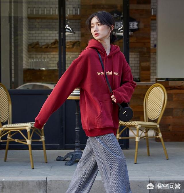 淘宝忠犬小八家模特小兮:大家喜欢穿什么品牌的卫衣，都在哪里买？