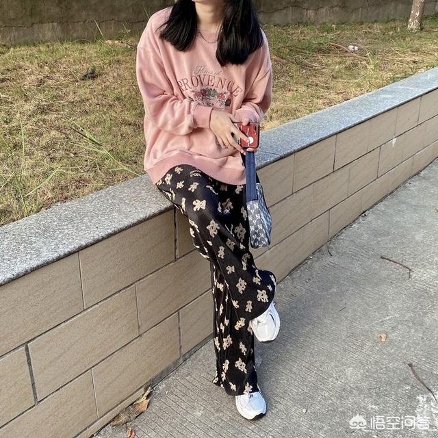 淘宝忠犬小八家模特小兮:大家喜欢穿什么品牌的卫衣，都在哪里买？