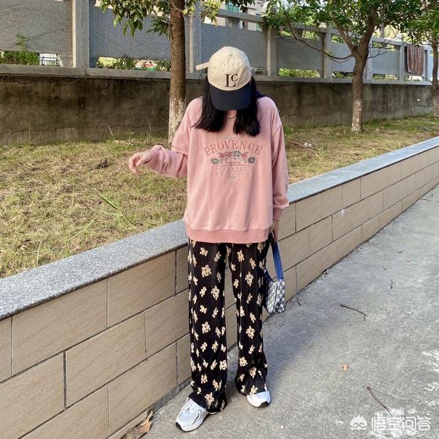 淘宝忠犬小八家模特小兮:大家喜欢穿什么品牌的卫衣，都在哪里买？