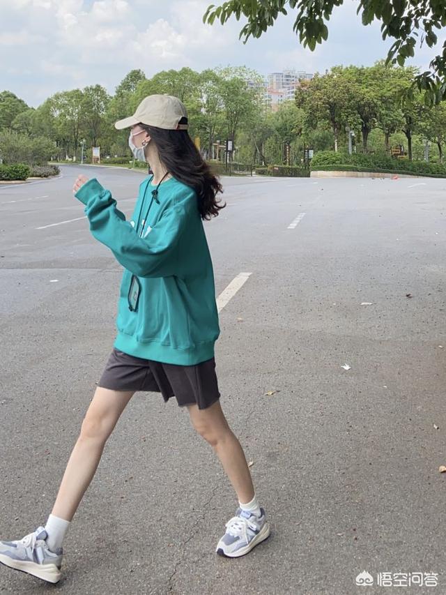 淘宝忠犬小八家模特小兮:大家喜欢穿什么品牌的卫衣，都在哪里买？