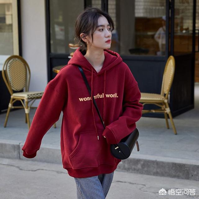 淘宝忠犬小八家模特小兮:大家喜欢穿什么品牌的卫衣，都在哪里买？