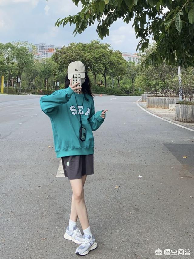淘宝忠犬小八家模特小兮:大家喜欢穿什么品牌的卫衣，都在哪里买？