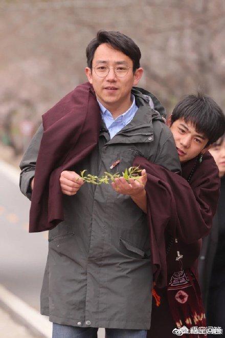 黄子韬要去四川找丁真:为什么说丁真已经学会娱乐圈套路行走自如
