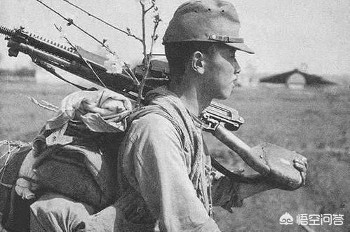 八路军时期的公文包长啥样，抗战时期，为啥机枪手脖子上都有个布垫，这是干嘛用的