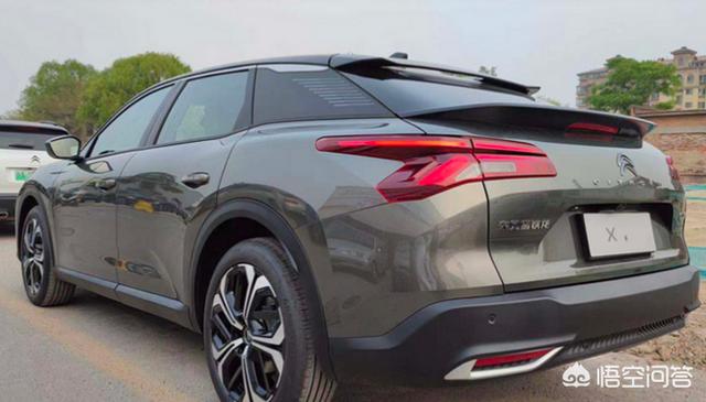 凡尔赛什么意思:开宝马，坐奔驰，驾乘凡尔赛是什么梗