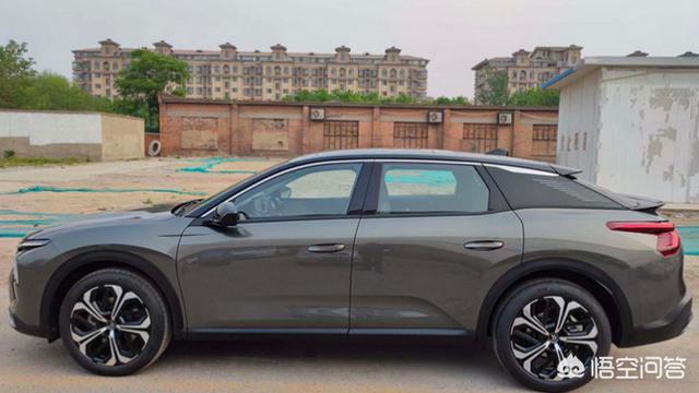 凡尔赛什么意思:开宝马，坐奔驰，驾乘凡尔赛是什么梗