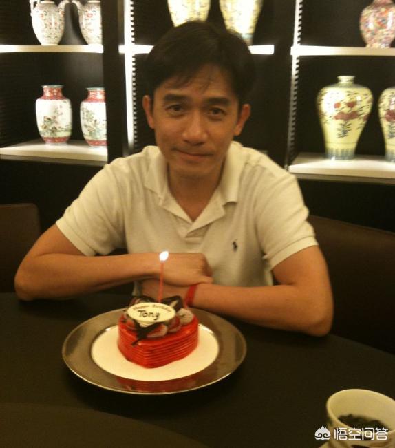 刘嘉玲被绑事件:刘嘉玲为梁朝伟庆生，为啥33年可以不重样