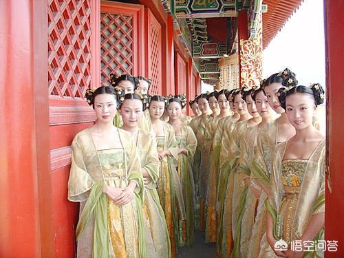 父皇的龙根在我甬道里:乾隆皇帝有一特殊爱好，每天都要“冲龙沟”，为何宫女却抢着干？