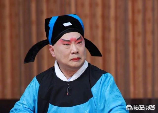 杨丽萍侄女小彩旗:杨丽萍10年都戴帽子,还以为是装饰品,摘下帽子后,你啥感觉