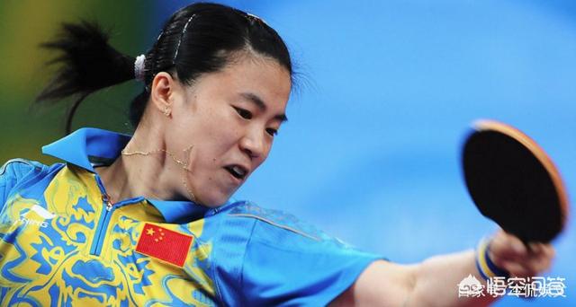 杨丽萍侄女小彩旗:杨丽萍10年都戴帽子,还以为是装饰品,摘下帽子后,你啥感觉