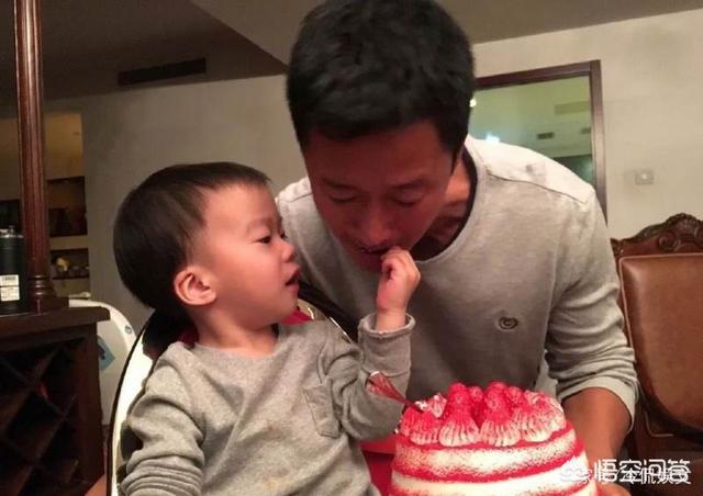 杨澜儿子:以为吴京老大“吴所谓”够随便，老二名字够你笑一年，他叫什么