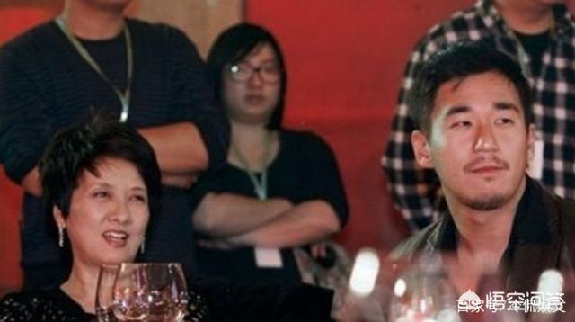 张默的母亲:中年的邓婕举步维艰，离婚协议是她的伤痛，离婚协议究竟写了啥？