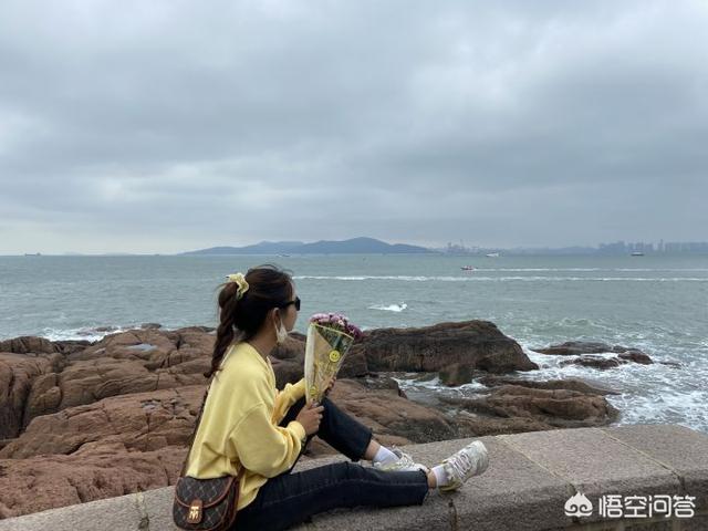 淘宝忠犬小八家模特小兮:大家喜欢穿什么品牌的卫衣，都在哪里买？