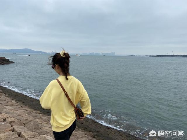淘宝忠犬小八家模特小兮:大家喜欢穿什么品牌的卫衣，都在哪里买？