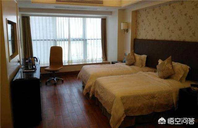 少将砸酒店:为什么夫妻入住酒店客房，要烧一壶水倒入马桶