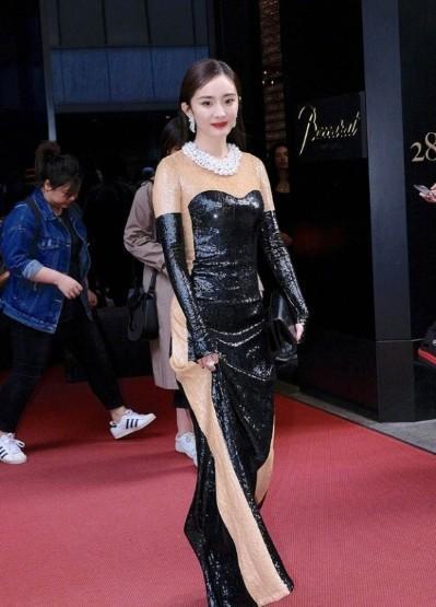 头条问答 - met gala中杨幂那条礼服有什么来历?(4个回答)