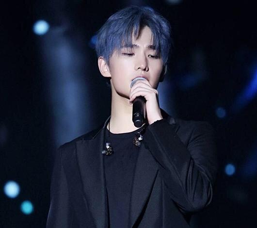 黄晓明PK杨洋,谁更耍帅？