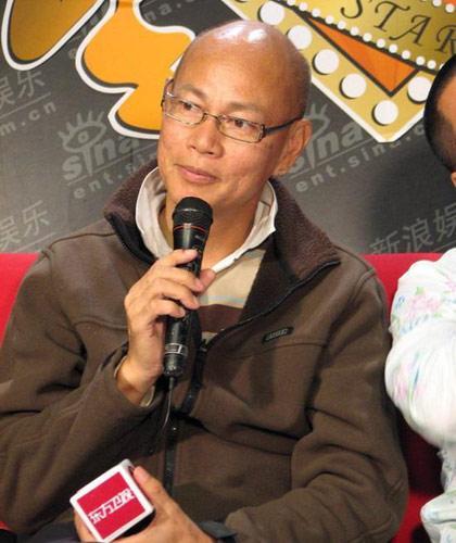 徐静蕾晒光头造型:剃光头会让人显年轻还是显老
