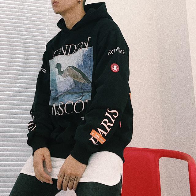 易烊千玺微:男生穿什么样的卫衣好看？