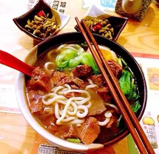 去青岛旅游，有哪些好吃的店铺值得推荐？