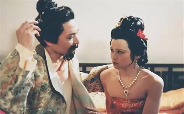 秦可卿判词:作者因何画一幅悬梁自缢的画给秦可卿？