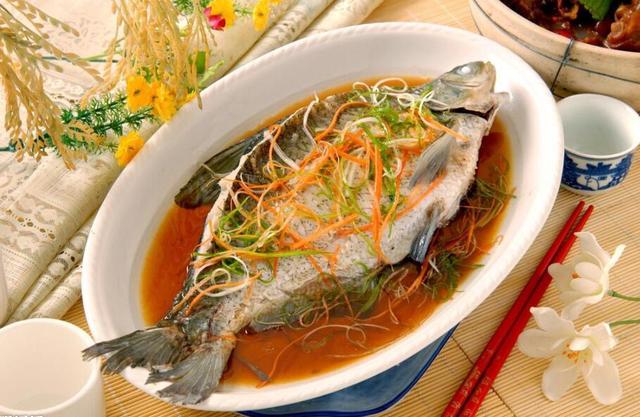 湖北最出名的名菜是什么，武汉最有名的小吃是什么？