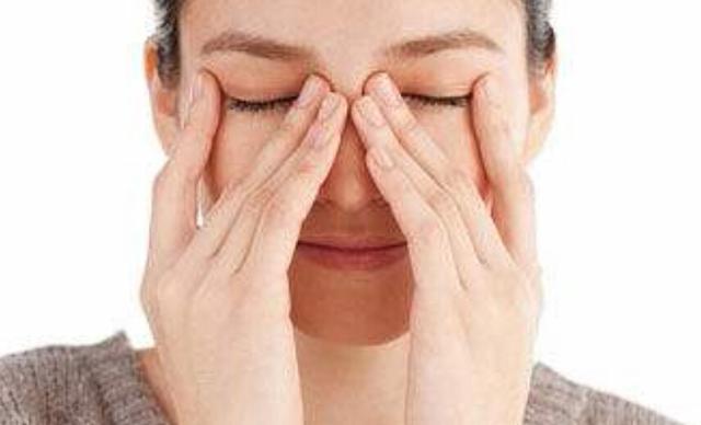鼻翼肥大怎么变小按摩:鼻翼肥大怎么按摩变小视频 怎样使鼻翼变小?不整容，不化妆遮？