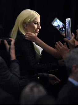 ladygaga结婚:泰勒斯威夫特、lady gaga，谁更火一点？
