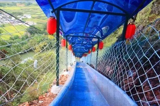 空中玻璃走廊:云南有哪些玻璃栈道，好玩吗