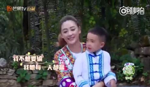 应采儿妈妈:应采儿晒《爸哪》妈妈团合影，哪个妈妈保养最好？