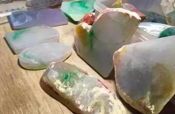 紫水晶原石为什么便宜,紫水晶是天然形成的还是人造的？