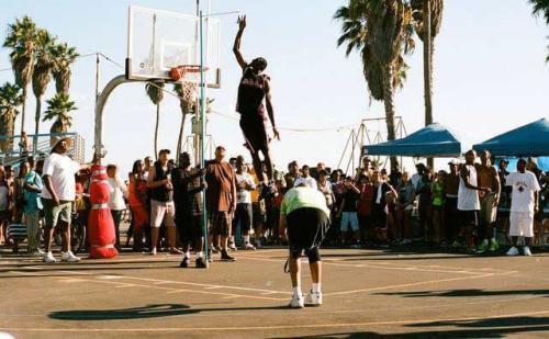山羊扣篮:NBA真正可能摸到篮板上沿的人都有谁