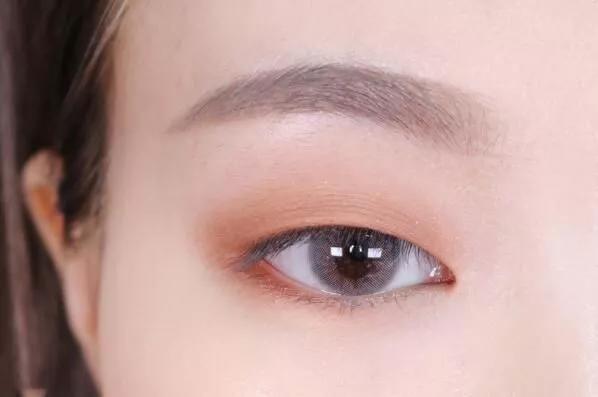 单眼皮如何化妆(怎么让单眼皮变成双眼皮简单方法)