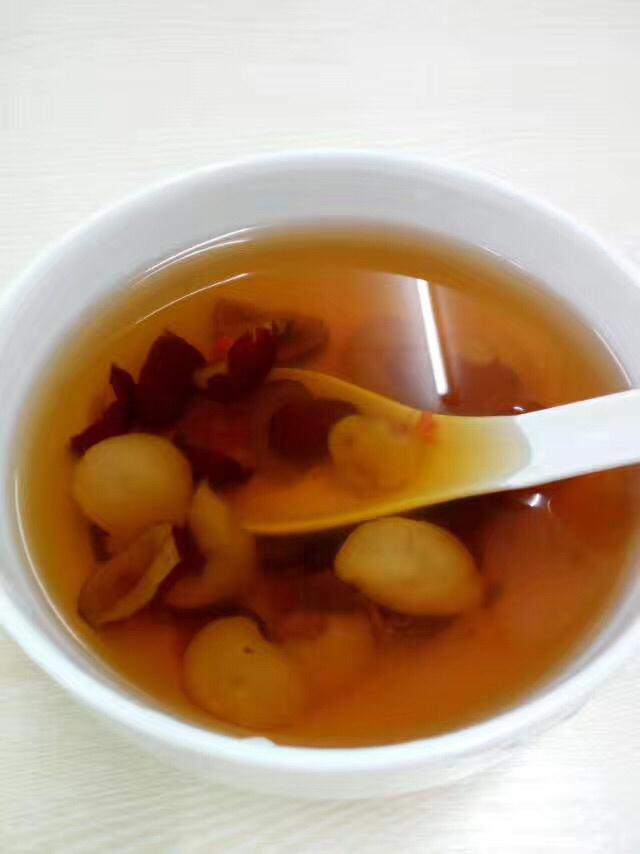 大枣桂圆枸杞泡水喝效果和直接吃有什么不一样？