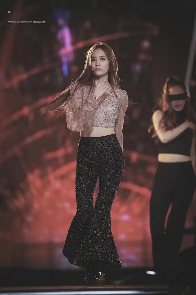 允儿掀tiffany裙子:韩国不同时代的代表性女子组合是哪些？